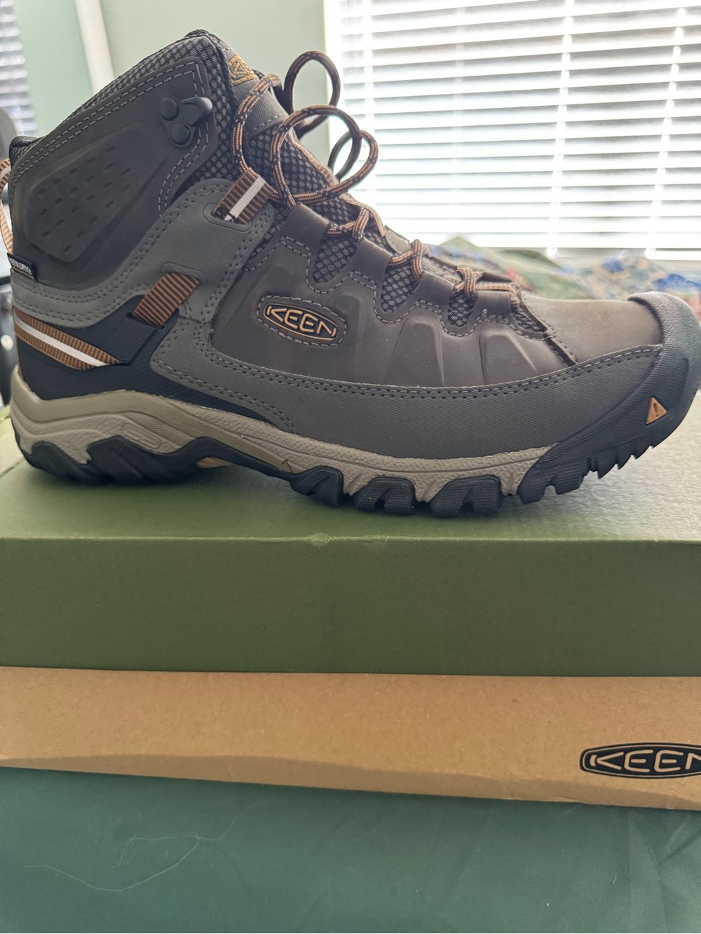 🥾 KEEN Waterproof Hiking Boots Men’s Size 10.5 – New in Box